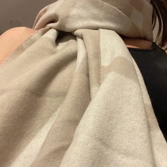 Toteme Monogram Jacquard Wool Scarf - Picture 4 of 5